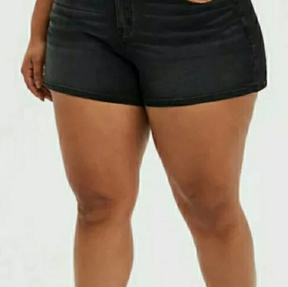 HIGH RISE A-LINE SHORTIE SHORT - VINTAGE STRETCH WASHED BLACK Torrid Size 16 - Picture 3 of 3